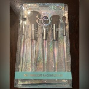 Candy Couture 5 piece face brush set new